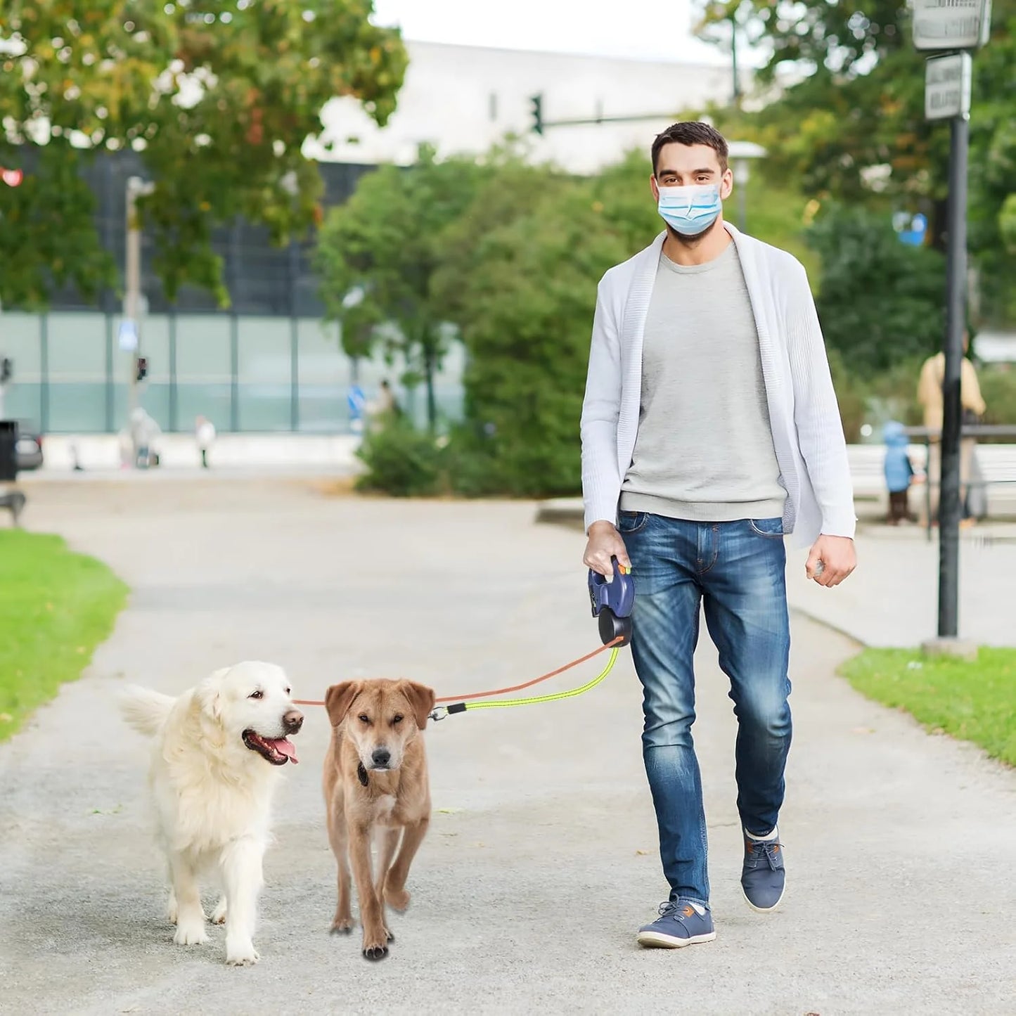 Experience Ultimate Freedom with Our Dual Pet Leash: Retractable Reflective Lead with 360° Swivel for Double Dog Walking